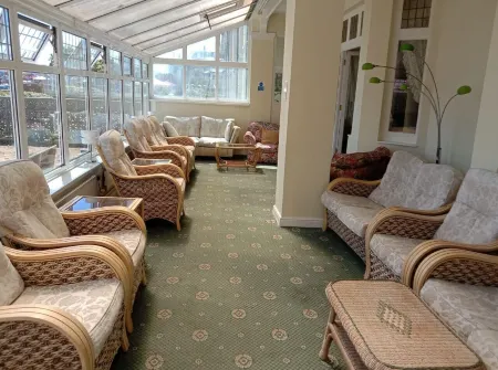 Bonair Hotel Отели рядом с достопримечательностью «Splashdown Quaywest»