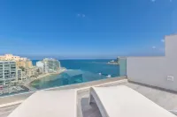 Seafront Penthouse Triplex- Roof Terrace & Hot Tub