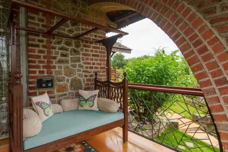 Amã Stays & Trails l'Attitude by the Lake, Kamshet Отели в г. Takawe Bk