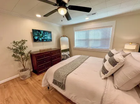 Joy's Place - 3BR/2BA Cottage in the Heart of Oxford!