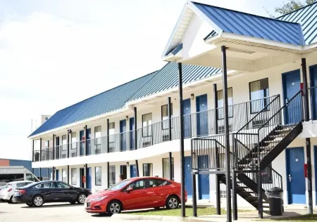 Bayfront Inn Biloxi Отели рядом с достопримечательностью «Biloxi Small Craft Harbor»