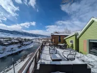 Yellowstone Treasure Guesthouses on the River Hotels in Gardiner