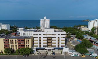 Hotel Axis Inn By GEH Suites