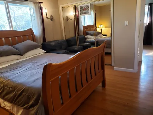 Large 6 Bedrooms 2 Baths Home On a Huge Lot