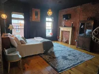 Gorgeous, Lg 1-BR suite downtown Gardiner w/ AC, Wifi, projector, PETS welcome.