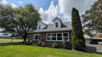 Mine Ridge House; Buggy watching and farm views. 15 min drive to Sight and Sound