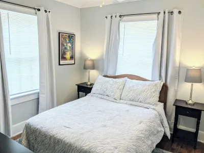 Cozy Blue Cottage 2BR/1BA