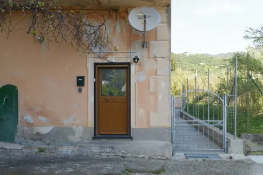 2 Bedroom Apartment in Levanto - Perfect For Visiting The Cinqueterre In Italy!