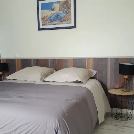 Furnished cottage "les Azalés" Отели в г. Плоэрмель