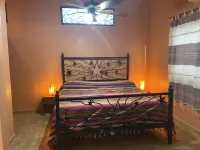 Amazing views, 5 minutes from downtown or the beach, quiet area of town