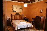 Self catering Les Pletes for 19 people Hotels in Segarra