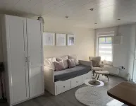 Cozy vacation apartment with canopy 5 minutes from the harbour