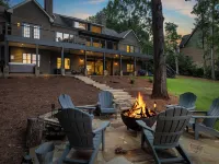 Waterfront Lake Oconee House w/ Workstations & Hot Tub – 7 Bedrooms, Sleeps 14