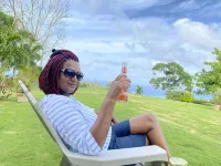 Hilltop Studio with ocean views, free daily breakfast and airport pickup.