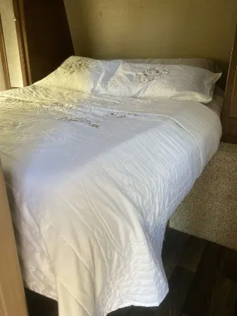 Best price, clean and new rv  trailer Отели рядом с достопримечательностью «Valley Presbyterian Church»