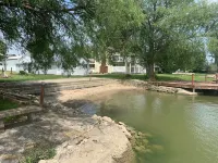 Marblehead Family Lake Cottage - 3 bedroom Hotels in Marblehead