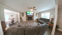 Spacious 5-bedroom house in awesome West Columbia with WiFi, AC
