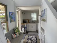 禪意Avo小屋，距海灘和徒步線路僅5分鐘，配有熱水浴缸 鄉村民宿