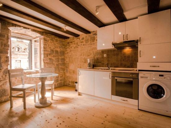 4 stars Stone Walls' - Sunny, cozy Studio right in the centre of Split