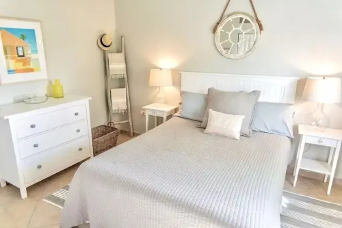 The Coastal Condo: Beautiful Luxury 3 Bed 2.5 bath