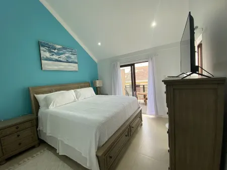 JeSal’s Escape 3 Bedroom Townhome Negril- 5 min From Beach- Perfect For Longterm