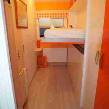 Apartment facing the sea with pool and 2 bedrooms Rooms