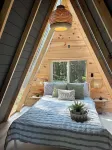 Forest Retreat: Cozy Cabin with Nordic Spa &Bunkie