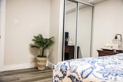 Elegant Two Bdr. Basement Apartment with Private Entrance Hôtels à proximité de : Algoma University Brampton