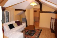 In a green setting, enjoy the calm spending a successful holiday!