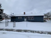 Our little Gem, remodeled and new everything. Close to down town.