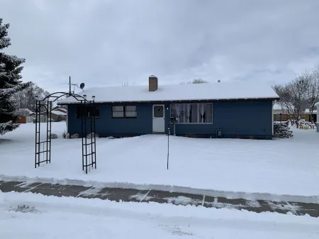 Our little Gem, remodeled and new everything. Close to down town.