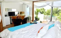 Top of Pelican Key! Spectacular sea views, near beaches, Wifi, parking, private