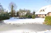 Giethoorn Lodge, luxury thatched cottage. Electric sloop for rent Hotéis em 