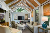 "Tranquility " At Ann Street Gardens Steps From Duval