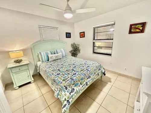 Sombrero Beach House: 50' Dock, Pool, BBQ, Bicycles & more!