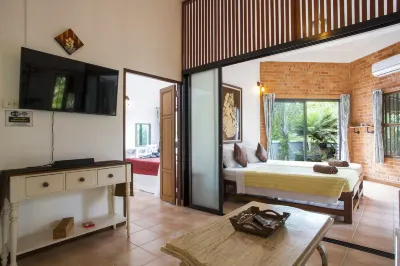 private pool villa up to 10 people 5 minutes from the beaches and Ao Nang Hotell i Nong Thale