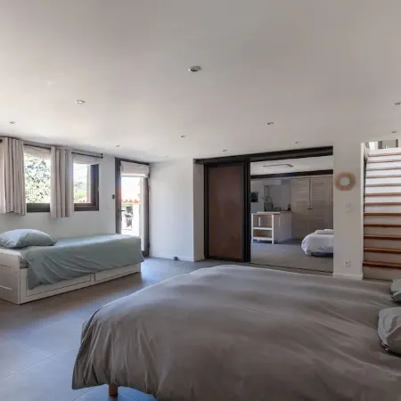A 10 mn walk from the beach with view on the cap canaille house of 100 m2