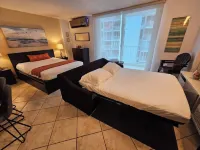 Short walk to beach, Hotel San Juan, & restaurants! 2-bed studio in Isla Verde
