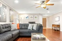 2025 Special! 3BR, Sleep 8- 2 King Beds, 4 Full Beds