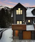 Tamarack Steamside Deluxe Chalet - Private Hot Tub