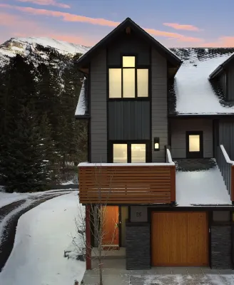 Tamarack Steamside Deluxe Chalet - Private Hot Tub