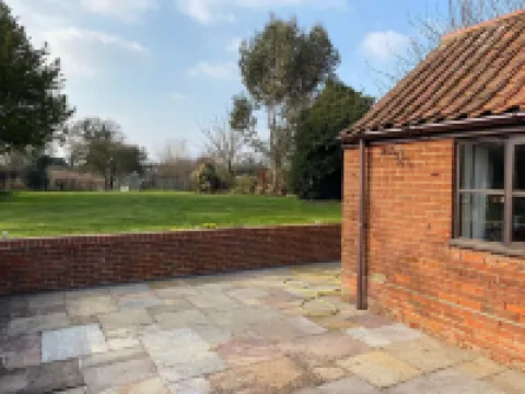 Two Brickground Large Victorian Cottage With Beautiful Garden Hotels in North Walsham