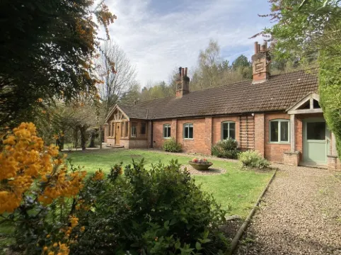 Large family cottage nestled in Sherwood Forest