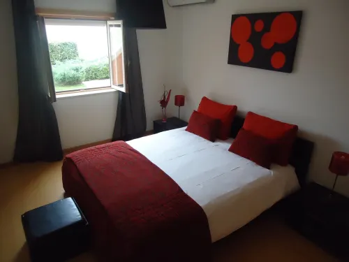 Charming and modern apartment with private garden near the beach of São Julião