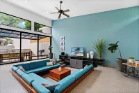 Charming 4-bedroom house with Private pool, Walking distance to the beach.