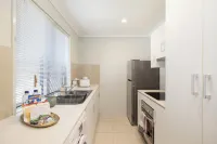 Smart Suites Self Check-in Apartments - 20 Darnley Hotel di Mount Ommaney