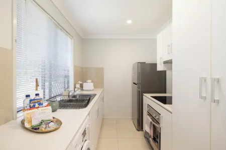 Smart Suites Self Check-in Apartments - 20 Darnley Отели в г. Rocklea