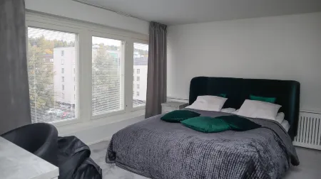 Kotikaksio Penthouse Отели рядом с достопримечательностью «Yli-Marola Domestic Animal Yard»