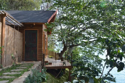 Spectacular Lakefront Cabin with luxury outdoor shower Hotel a San Marcos La Laguna