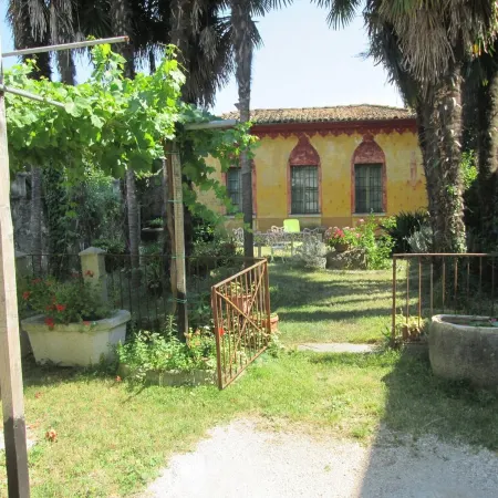 Apartment for couples with garden - 10 min from the lake!